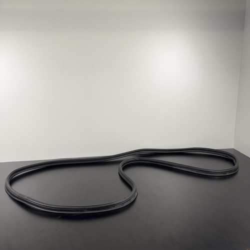 2017 INFINITI QX-30 OEM REAR TAILGATE BACK DOOR TRUNK WEATHERSTRIP SEAL USED