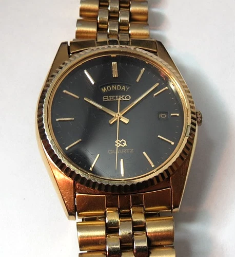 VTG JAPAN QUARZ MENS SEIKO 5Y23-8A69 CALENDAR SS BLACK DIAL GOLD TONE WRISTWATCH