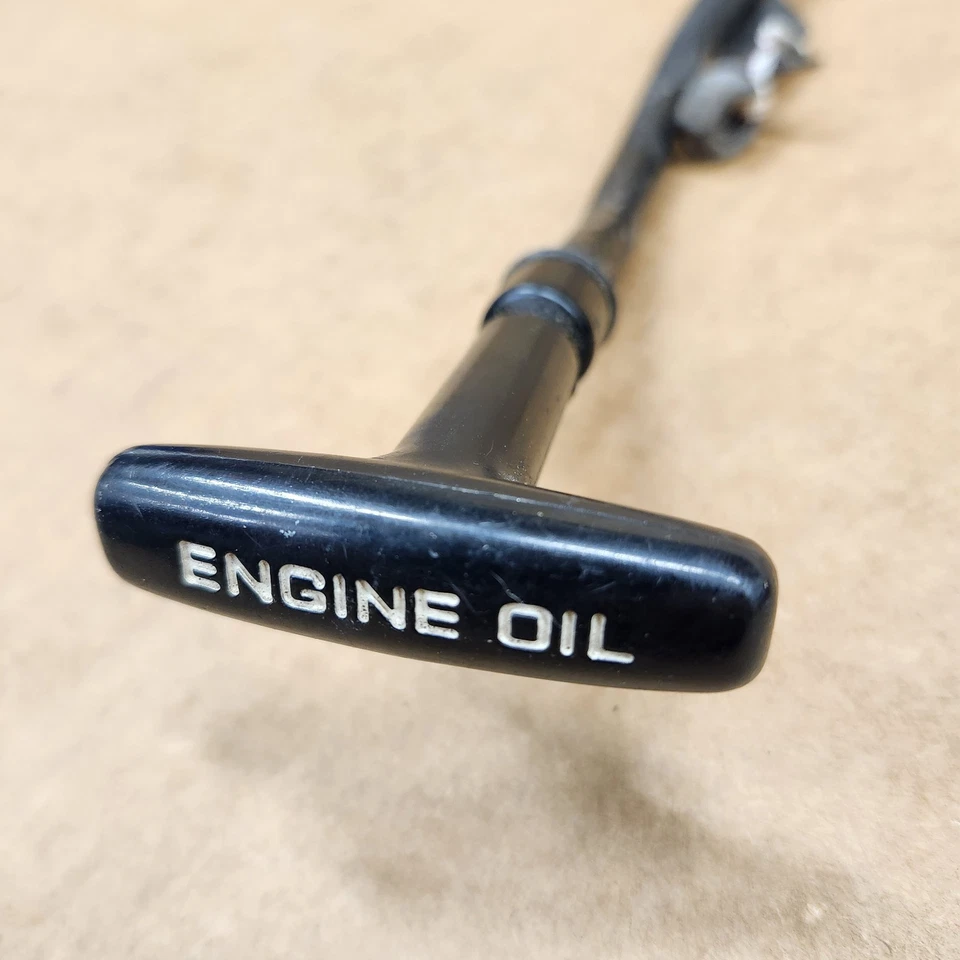 Indicador de varilla de inmersión de aceite de motor Corvette 85-88 y tuerca de montaje de tubo de varilla de medición OEM Foto 2 de 4