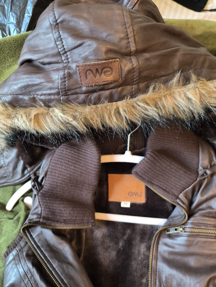 Chaleco con Capucha de Cuero Marrón Piel de Oveja Emu Talla X Pequeño Foto 4 de 4