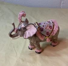 STUNNING MULLER VOLKSTEDT DRESDEN FIGURINE PORCELAIN LACE DECORATED ELEPHANT