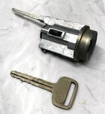 96-02 Toyota 4Runner 95-04 Tacoma Ignition Switch 45020-35-9 *AUTO