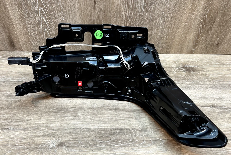 2020-24 CADILLAC XT6 LH ЗАДНЯЯ ФАРА СО СТОРОНЫ ПАССАЖИРА В СБОРЕ ОРИГИНАЛЬНАЯ ДЕТАЛЬ NO 85000447 - Изображение 3 из 4