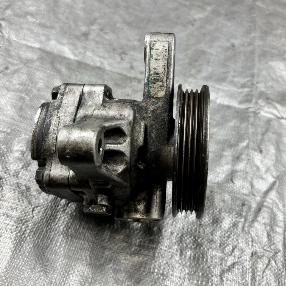 Bomba de dirección asistida Honda Civic 2001-2005 1,7 L Foto 4 de 4