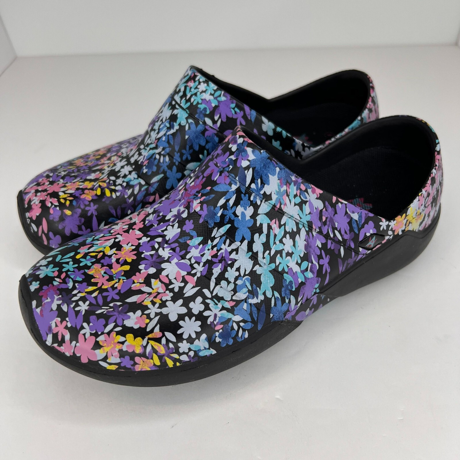 Anywear Journey Womens Purple Floral Slip-On Oil & Slip Resistant Size 8 Clogs