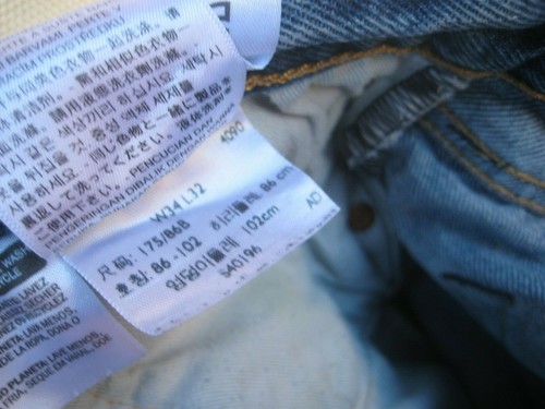 LEVIS 501 Men's Button Fly Distressed Ripped Faded Denim Jeans Measured 34 x 34 - Picture 6 of 8