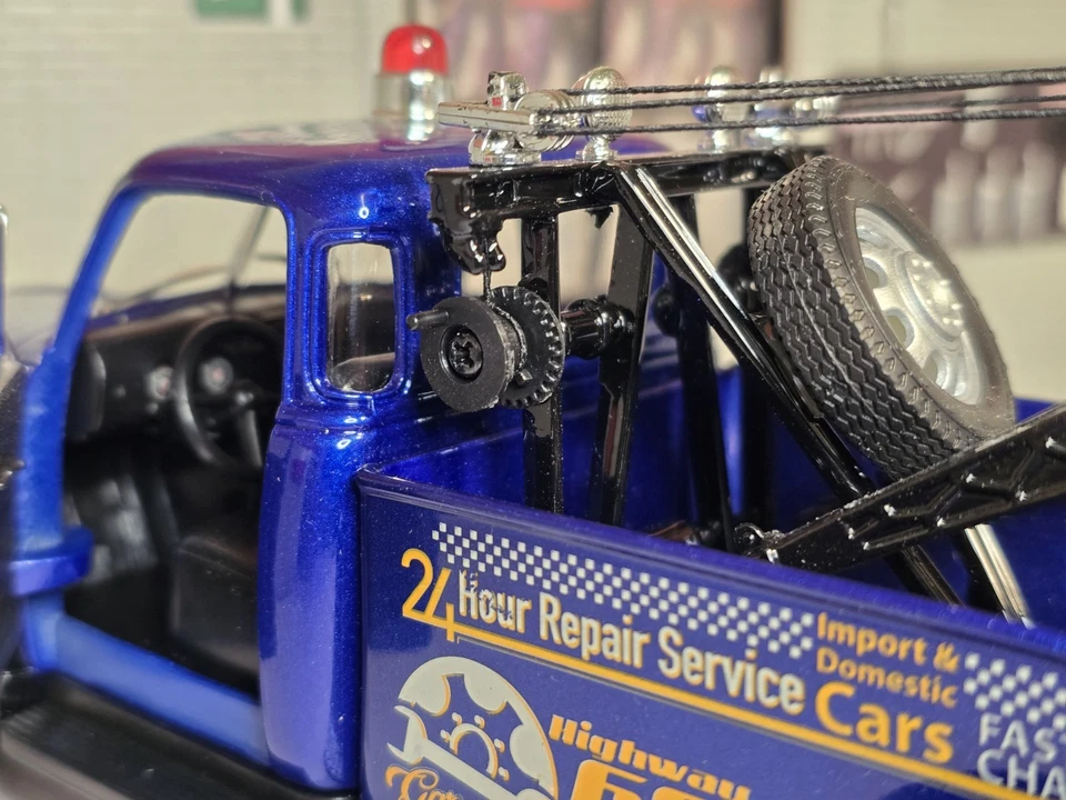 Chevrolet 3100 Wrecker 1953 Truck Welly Diecast Breakdown G 1:24 Scale Model Tow - Image 2 of 4