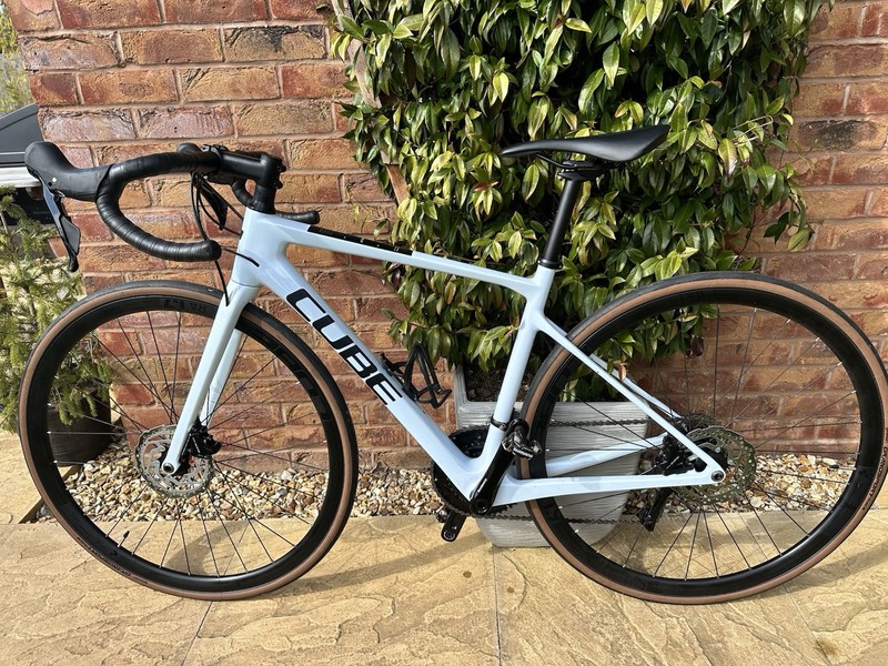 UNUSED Women’s carbon road bike Cube Attain 50cm (small) 105 Groupset 