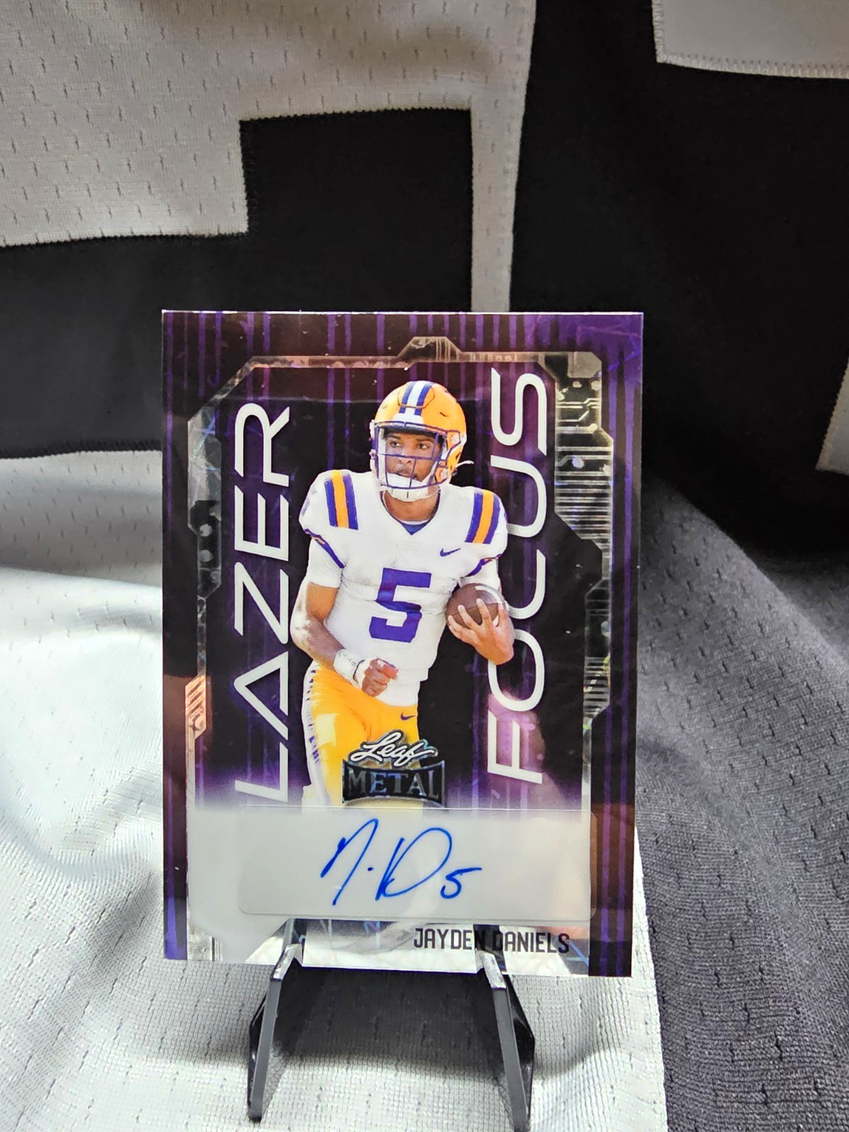 JAYDEN DANIELS ROOKIE LAZER FOCUS AUTO /4