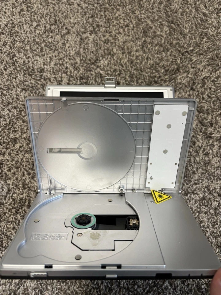 DVD player portátil Polaroid PDM-0711 tela giratória 7" não testado sem cabo com estojo - Imagem 3 de 4