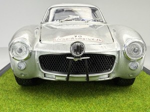 Burago Diamond 3015 - Mercedes Benz 300SL 1954 Marron échelle 1/18 - Occasion Comme Neuve