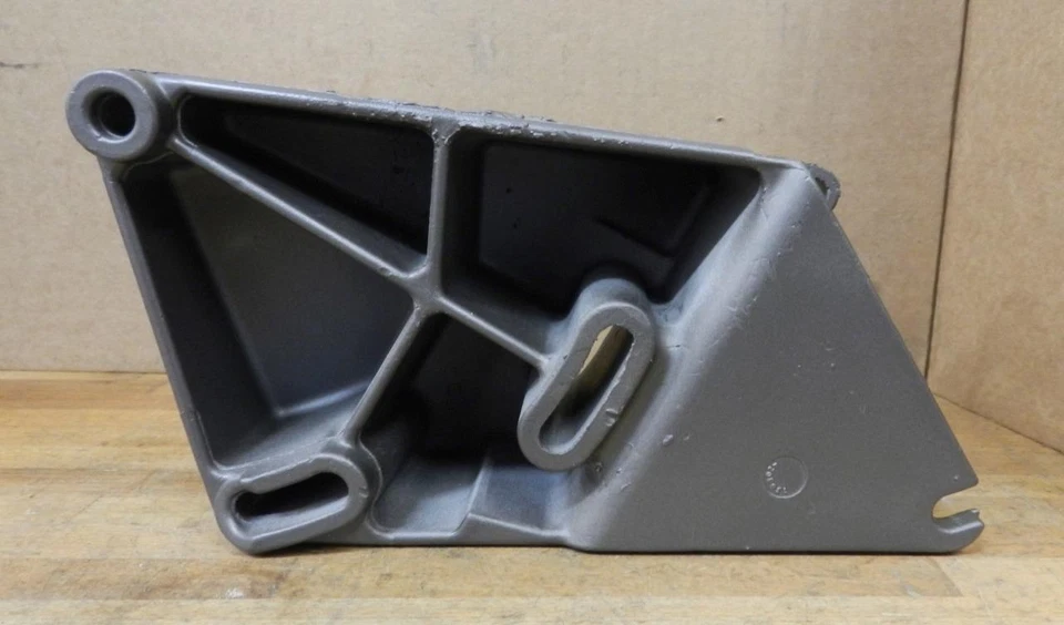 Buick Electra Riviera Wildcat 430 V8 1967-68 soporte de bomba de dirección asistida 1383027 Foto 3 de 4