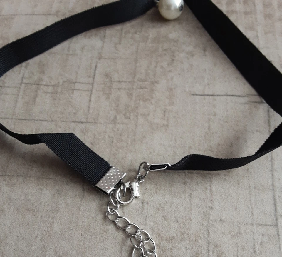 Coker negro con acento perla Foto 3 de 3