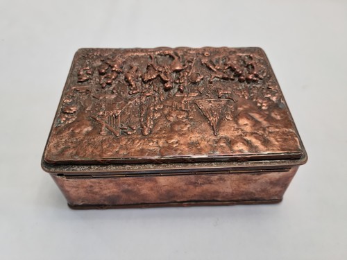Antique 19th Century copper humidor box with decorative lid cast in deep relief. - Picture 5 of 11