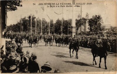 CPA Militaire, Les Fetes de la Victoire - Le Defile a la Porte Maillot (278533)