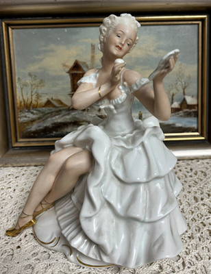 Schaubach Kunst Porzellan Figur Dame bei der Toilette Rokoko Stil grüne Marke