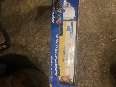 Toys R US Geoffrey On A Tractor Trailer