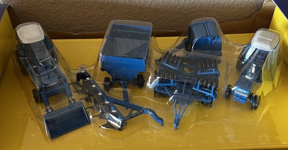 Vintage 1986 Ertl 1/64 Ford Farm Set #855 Ford Tractors And Implements 6 Pieces! - Image 3 of 4