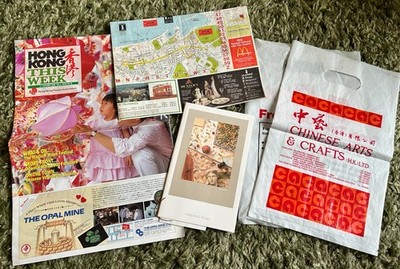 HONGKONG GUIDE-MAP-BAGS-CATHAY PACIFIC MENU-AIRLINE-OKTOBER 1990