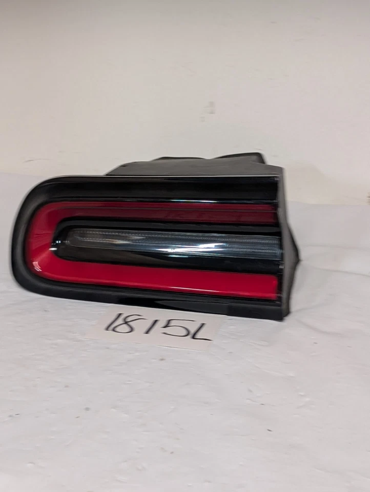 Задний внешний задний фонарь в сборе левый для Dodge Challenger 2015-23 годов выпуска 68403955AC от оригинального производителя - Изображение 3 из 4