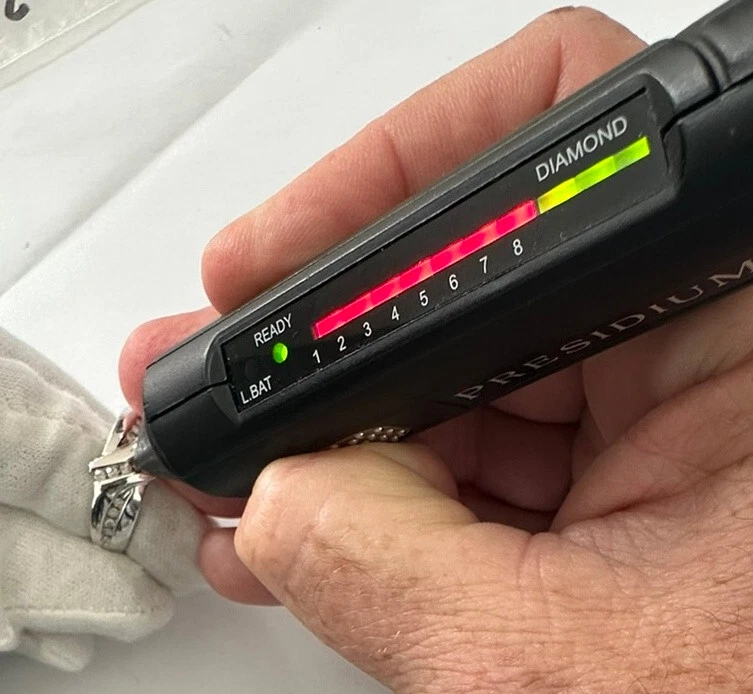 1/4CT MENS NATURAL DIAMOND WEDDING BAND BRIDAL RING 10K WHITE GOLD - Image 4 of 4