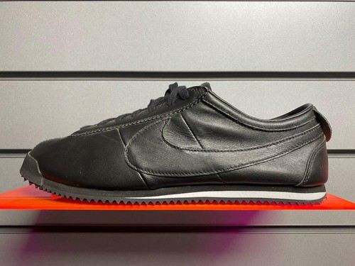 nike classic leather black