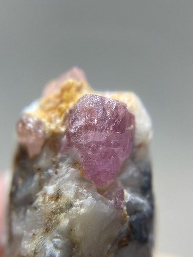 23ct | Bellissimo cristallo di topazio rosa carino in esemplare a matrice | Katlang Pakistan - Foto 6 di 11