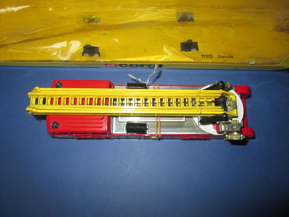 corgi toys 1/43 CORGI 1120 DENNIS CAMIO ANTINCENDIO---CON SCATOLA ORIGINALE--- - Immagine 4 di 4