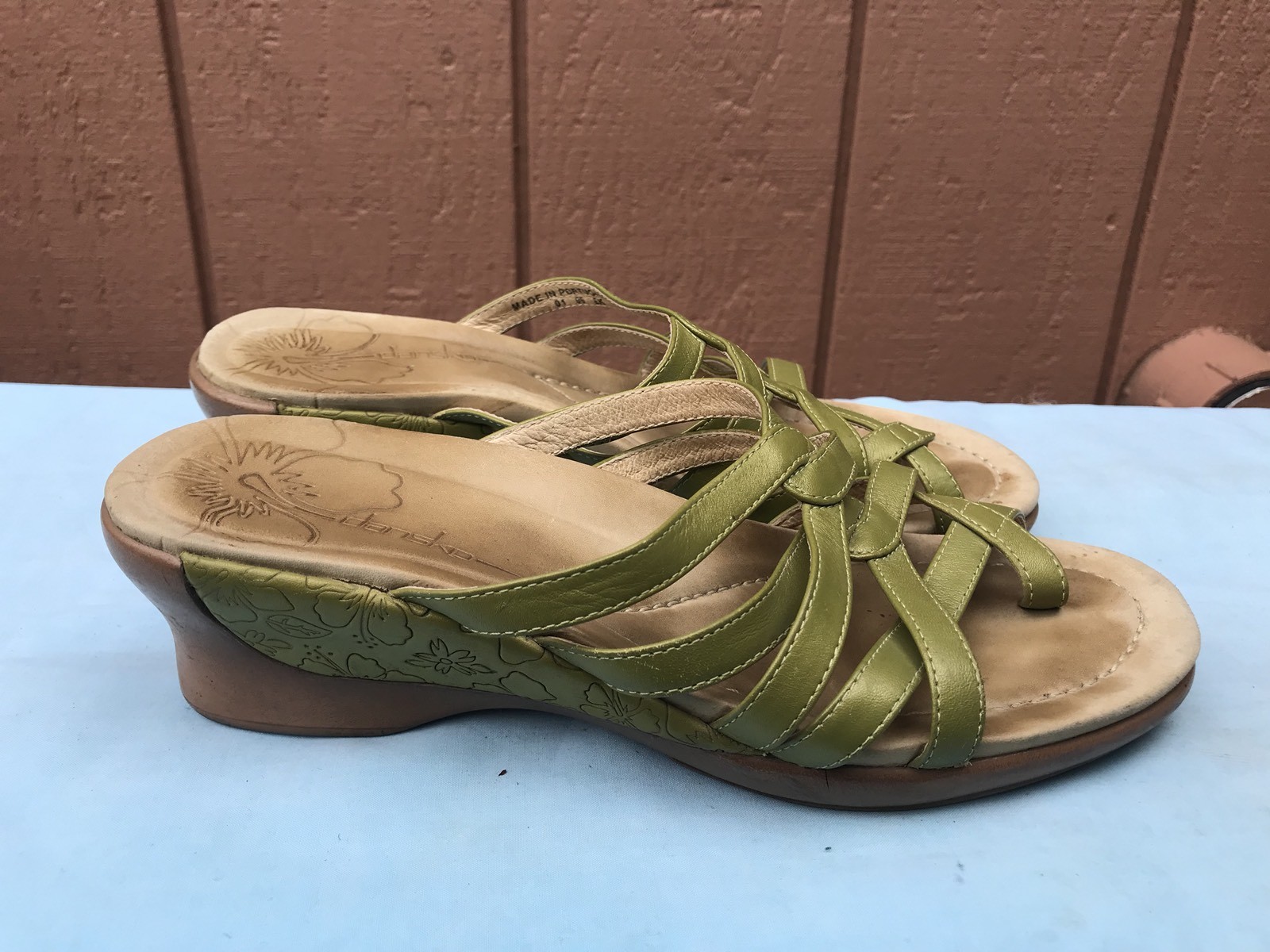 EUC RARE Dansko Green Leather 38 US 7.5 - 8 Wedge Sandals Straps Thong A6