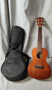 Makala MK-C Ukulele w/Carry Bag