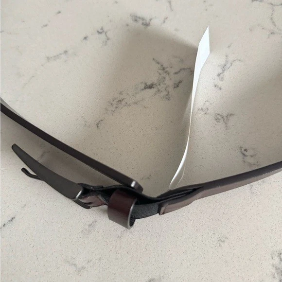 Cinturón de piel sintética con lengüeta elástica Alfani para hombre, cinturón para hombre - marrón Foto 4 de 4