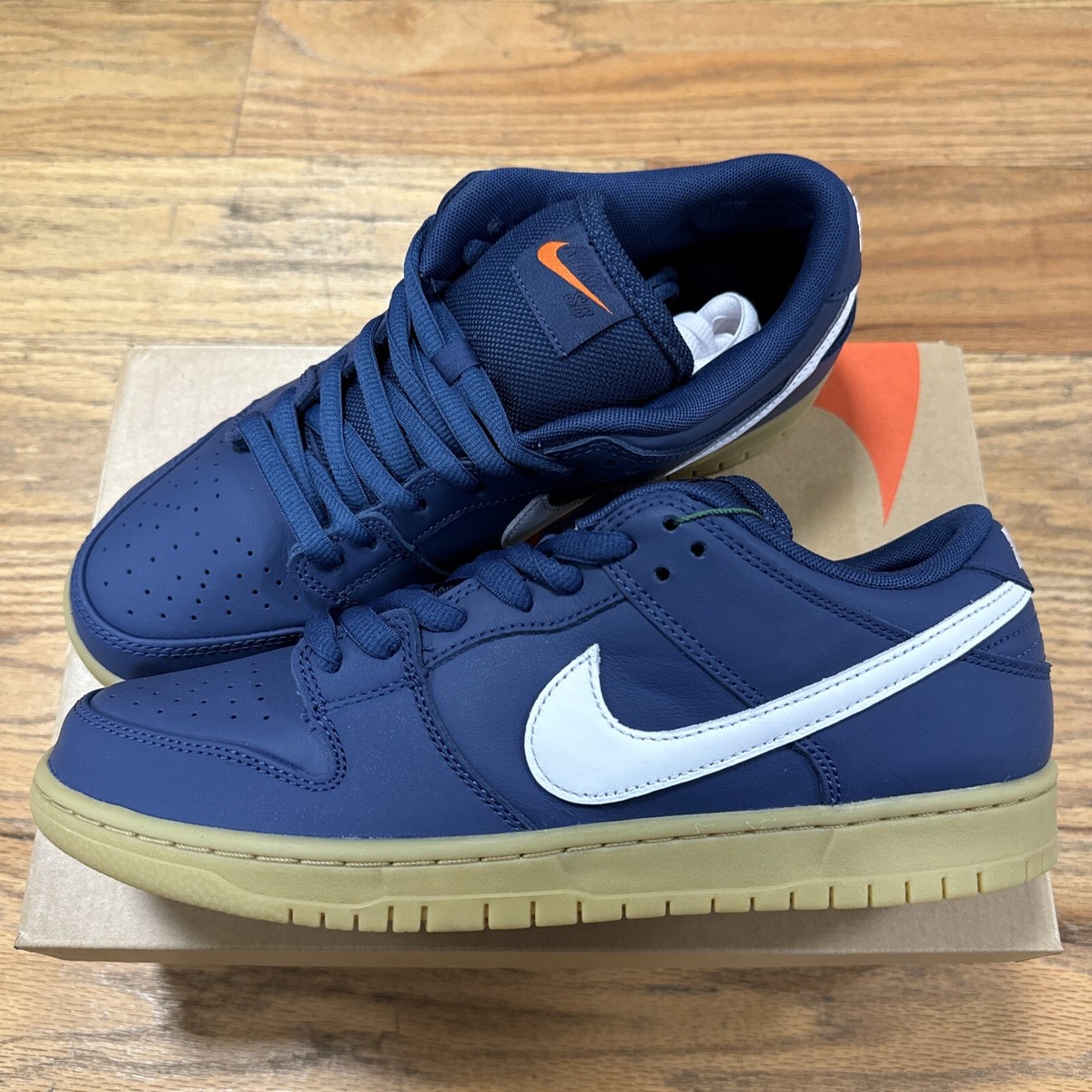 新品未使用　 Nike SB Dunk Low Navy Gum ナイキ　ダンク Nike Dunk Low Graffiti 