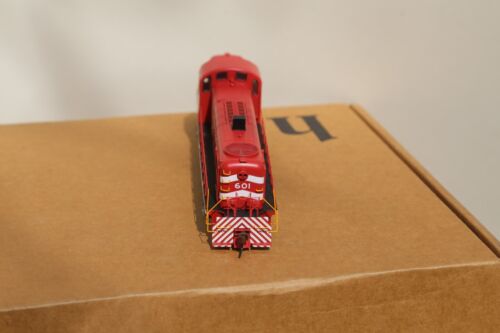 HO Athearn RTR ALCO RS-3, Union Vermont Railway DECO - Picture 5 of 5