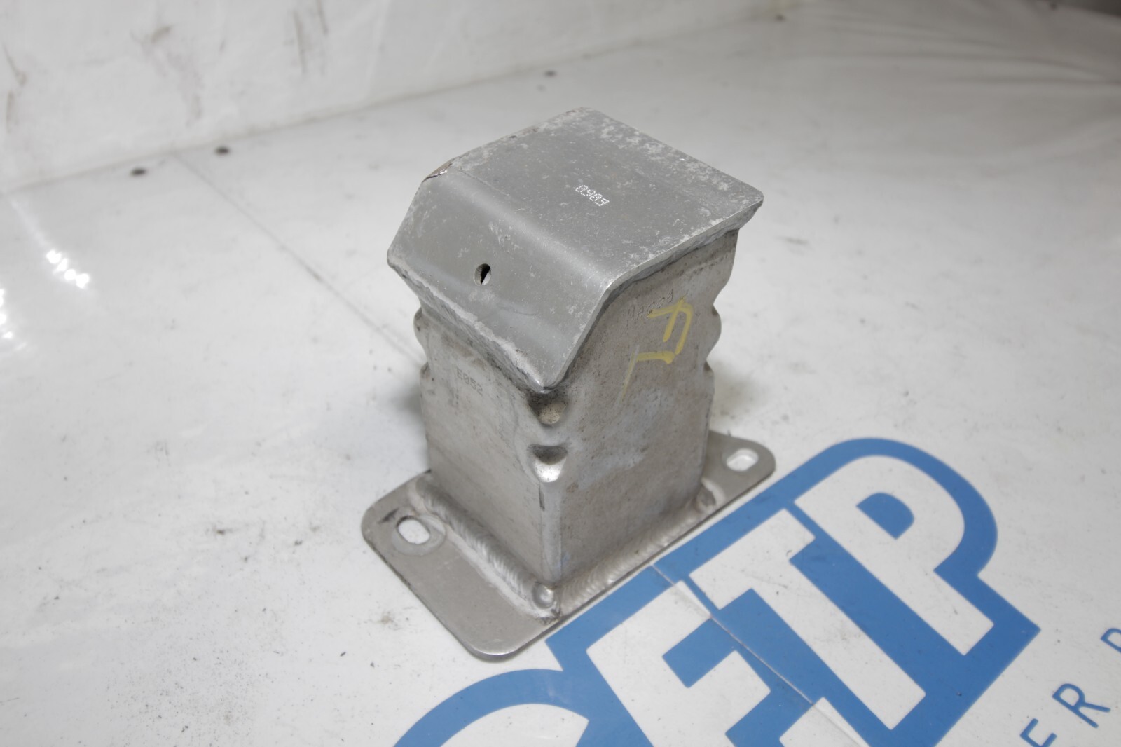 08-13 AUDI R8 4.2L V8 OEM LH LEFT DRIVER FRONT BUMPER BRACKET 420807551 FACTORY