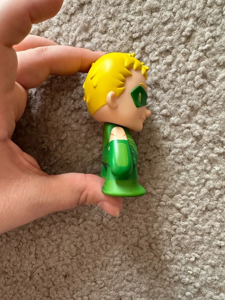 Figura Vinilo KIDROBOT DC COMICS FLECHA VERDE ACCIÓN Foto 4 de 4