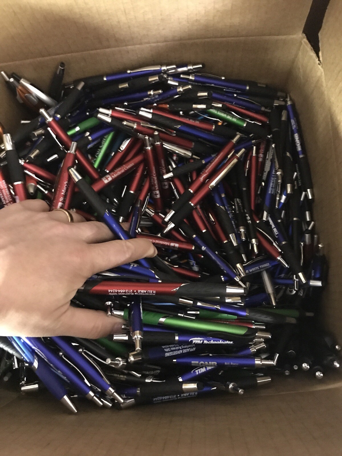 Bulk Lot of 100 Pens Misprint Plastic Retractable Ball Point Pens
