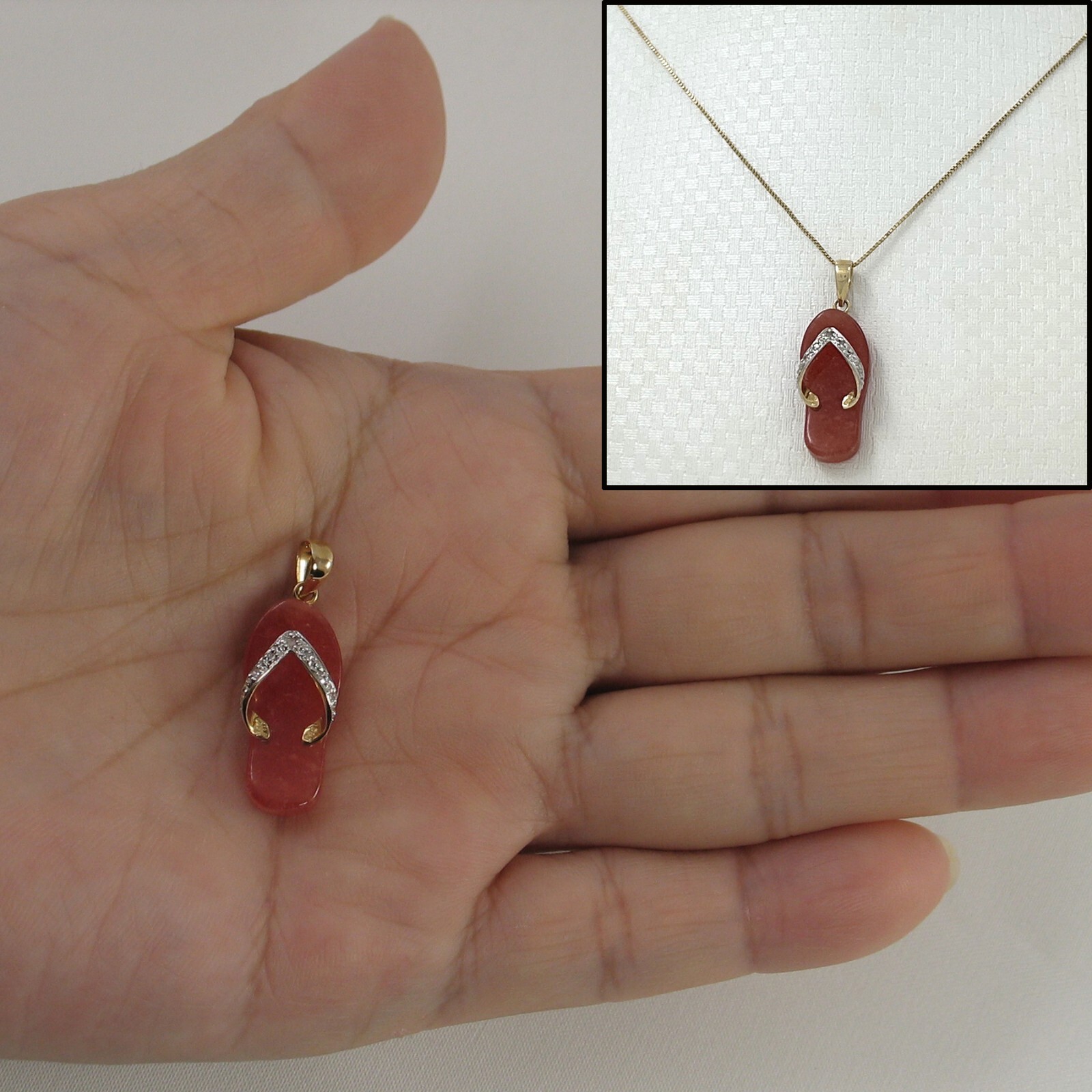 SAOLA Collana con ciondolo in giada rossa pantofola oro giallo massiccio 14 kt diamanti