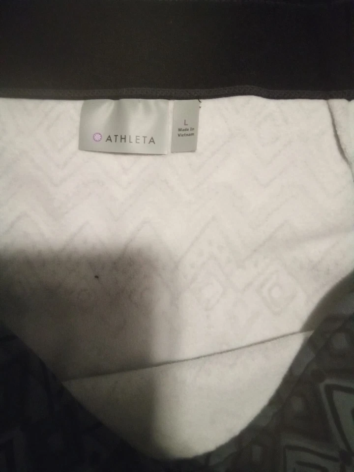 Athleta skirt women's lg black, Gray, printed scuba fleece lined Mini pull on. - Image 2 of 3