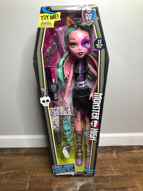 28 monster high doll