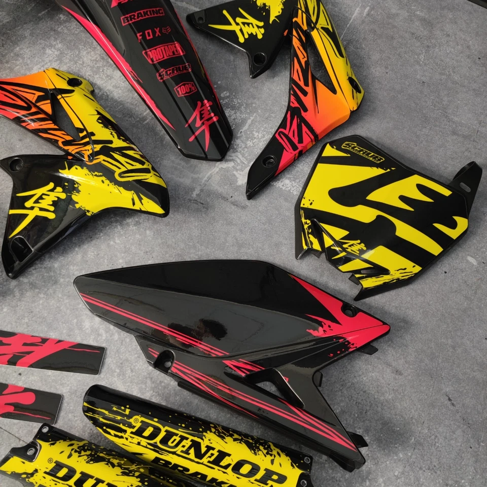 Plásticos + Gráficos Suzuki RMZ 250 2010-2018 calcomanías aplicadas Foto 4 de 4