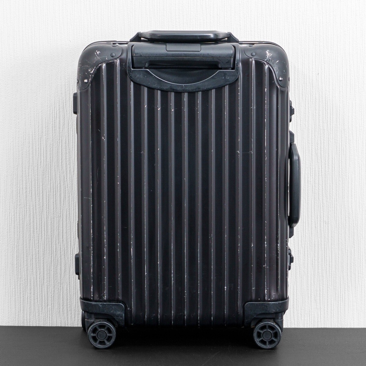 Rimowa Topas Stealth 32L Black 4-wheels Carry Case Suitcase 920.52