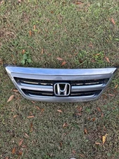 Good used 2005-2007 Honda Odyssey Front Grille Assembly OEM 