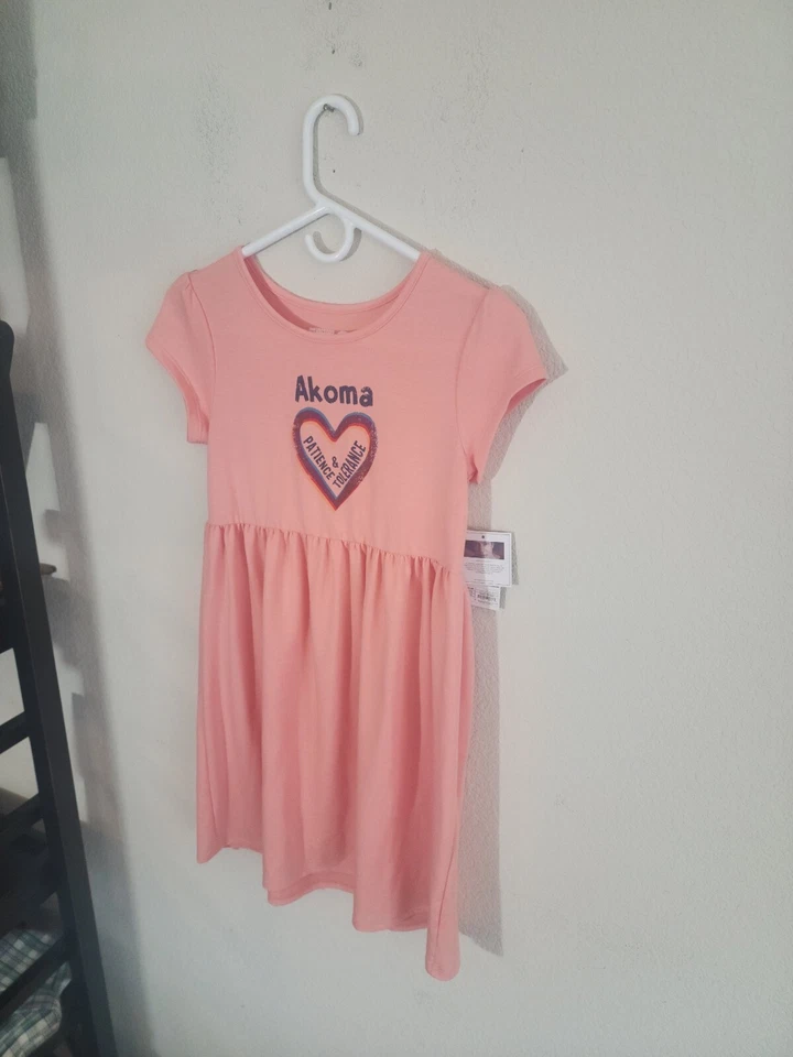 TARGET черный истории месяц девочек графический платье размер большой 10/12.          Контейнер 32 - Изображение 2 из 4