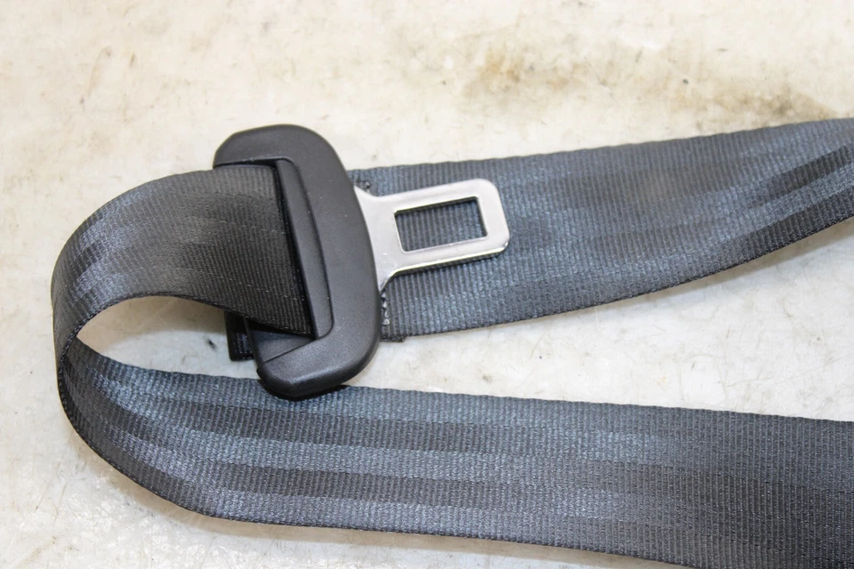 Cinturón de seguridad trasero izquierdo Volkswagen GTI 2015-2021 OEM GW62 Foto 3 de 4