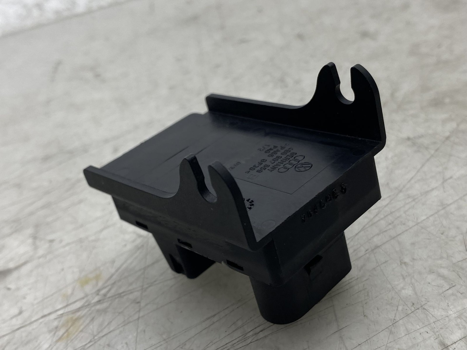 2013-2018 BENTLEY FLYING SPUR OEM FLYING SPUR AIR QUALITY SENSOR 4B0907659B