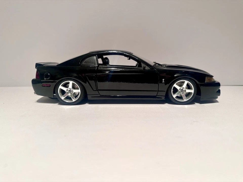 Maisto 2003 Ford Mustang SVT Cobra Black 1:18 Diecast Car Lowered - Image 4 of 4