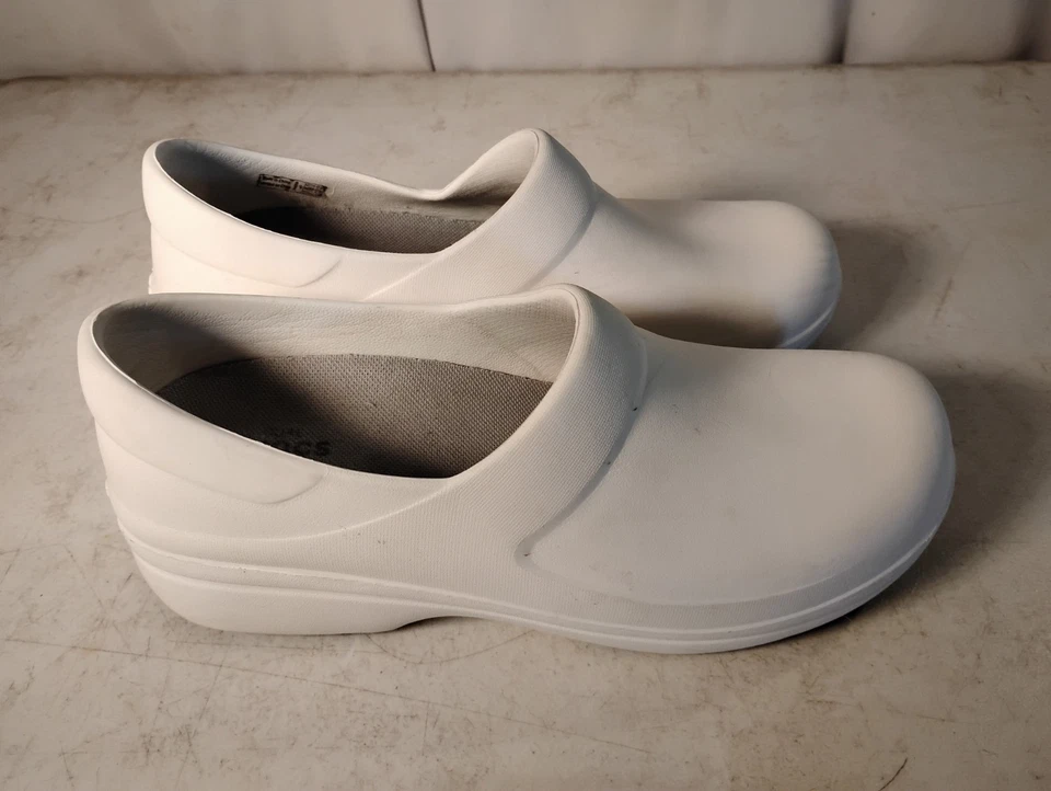 Crocs dual comfort white nurse work shoes 8W slip resistant sole womens - Image 3 of 4