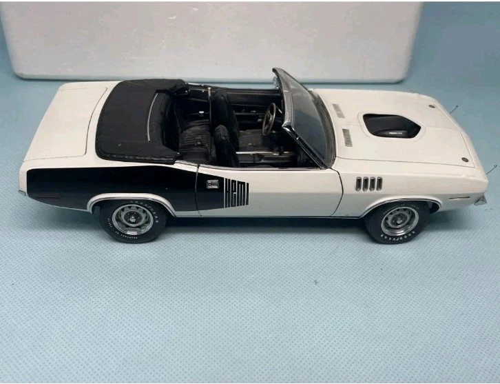 Danbury Como Nuevo 1971 Plymouth Hemi CUDA Blanco Negro Stipes Convertible en Caja 1/24 Foto 3 de 4
