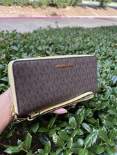 New Michael Kors Jet Set Large Travel Continental Wallet Brown / Buttercup