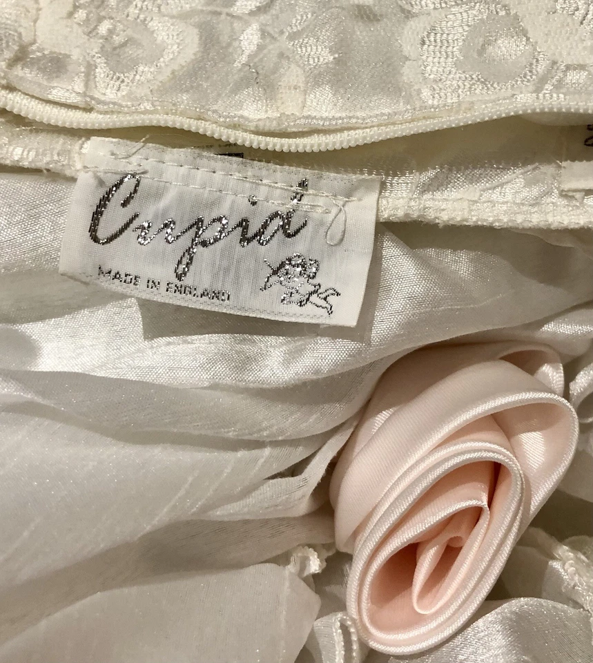 Luxus Designer Sissi Seiden Brautkleid CUPID Schleppe + Rosenblüten * Made in UK - Bild 2 von 4